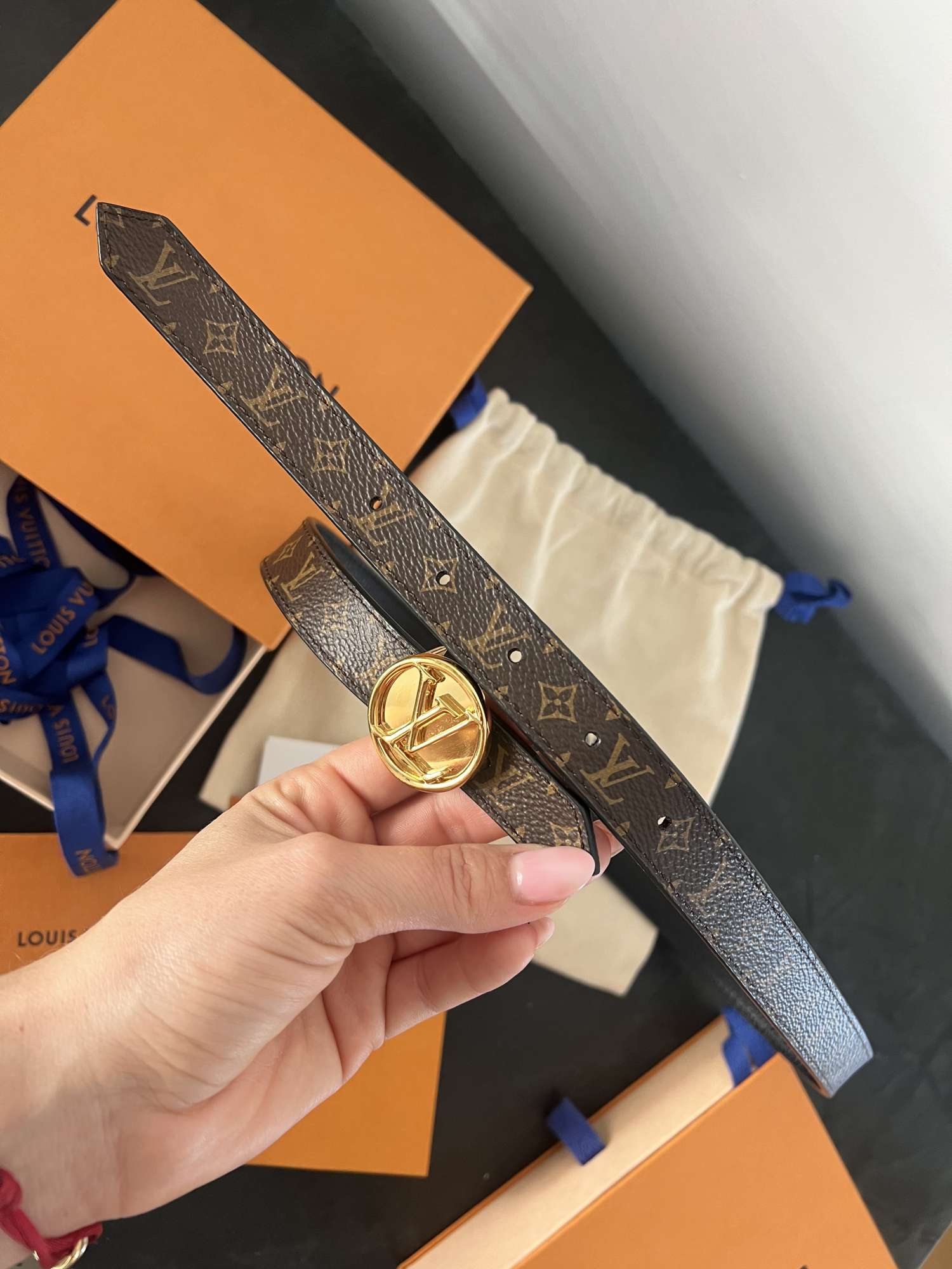 Louis Vuitton obojstranný opasok