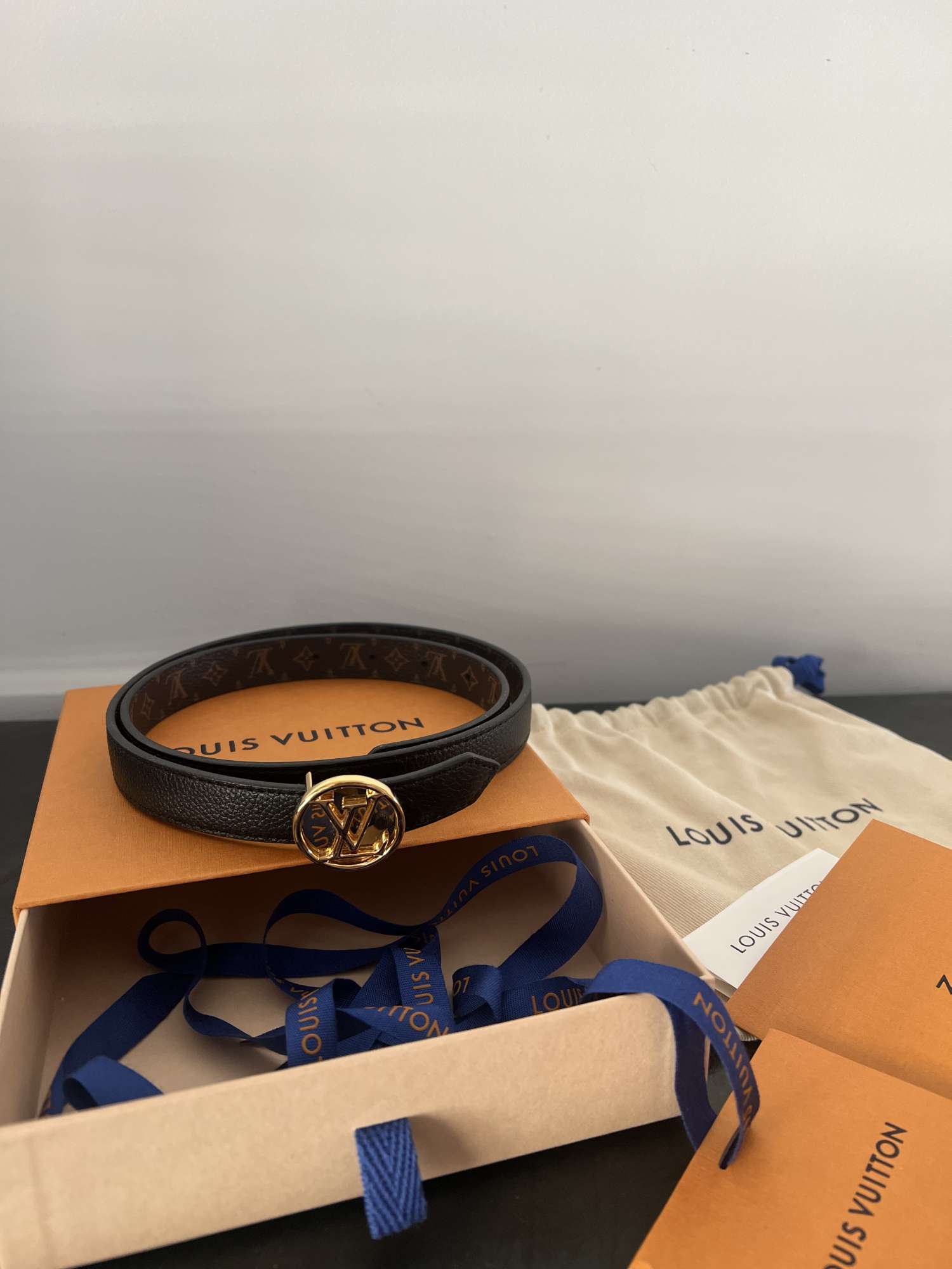 Louis Vuitton obojstranný opasok