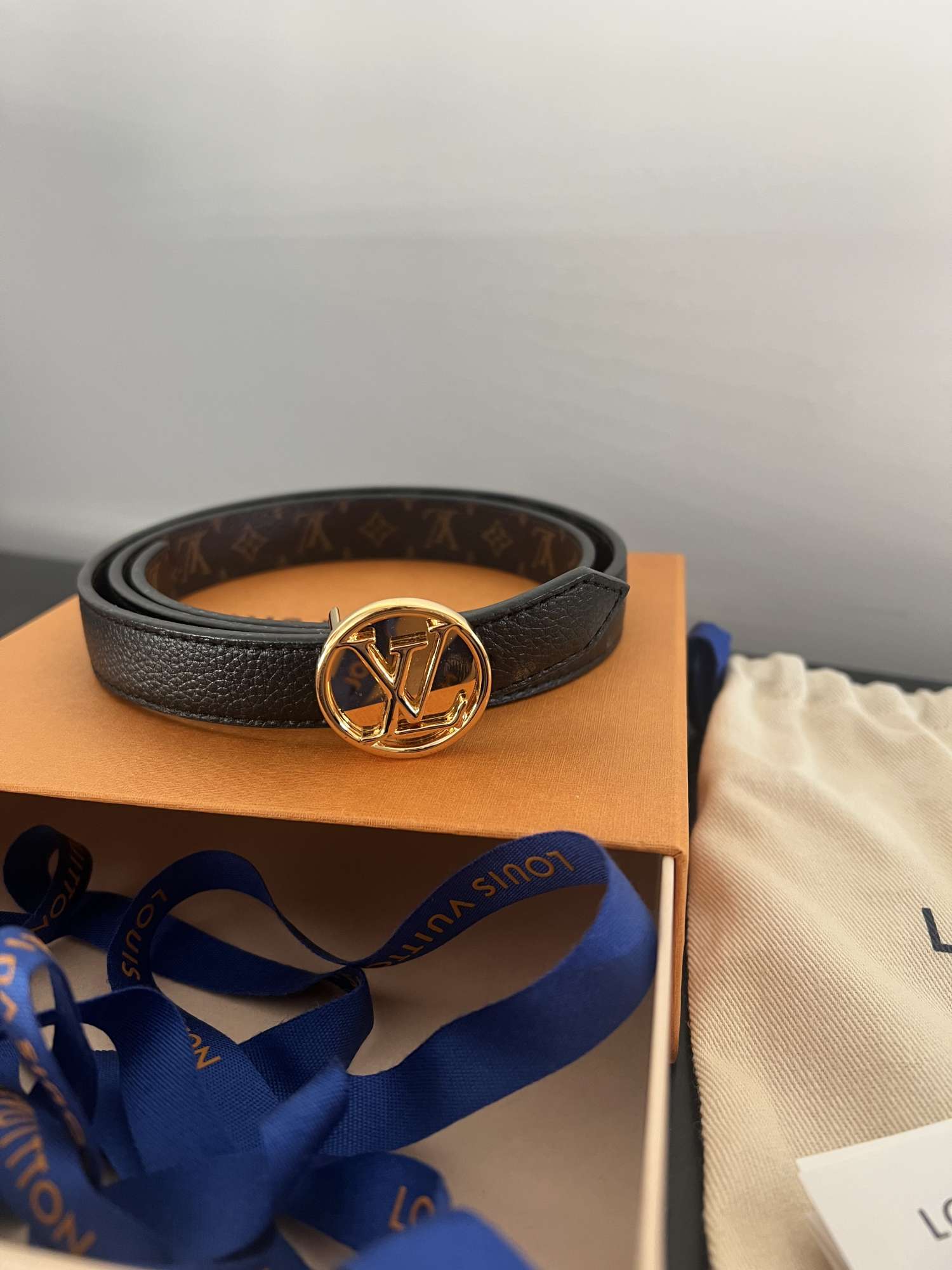 Louis Vuitton obojstranný opasok