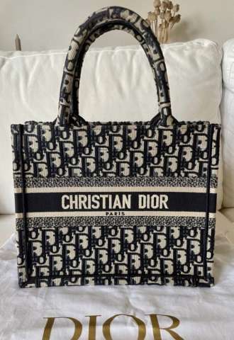 https://www.vipluxury.sk/Dior tote bag small