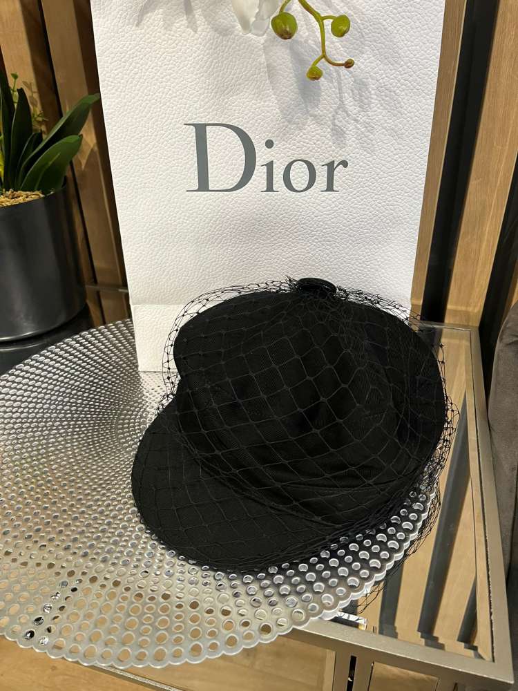 Dior čiapka