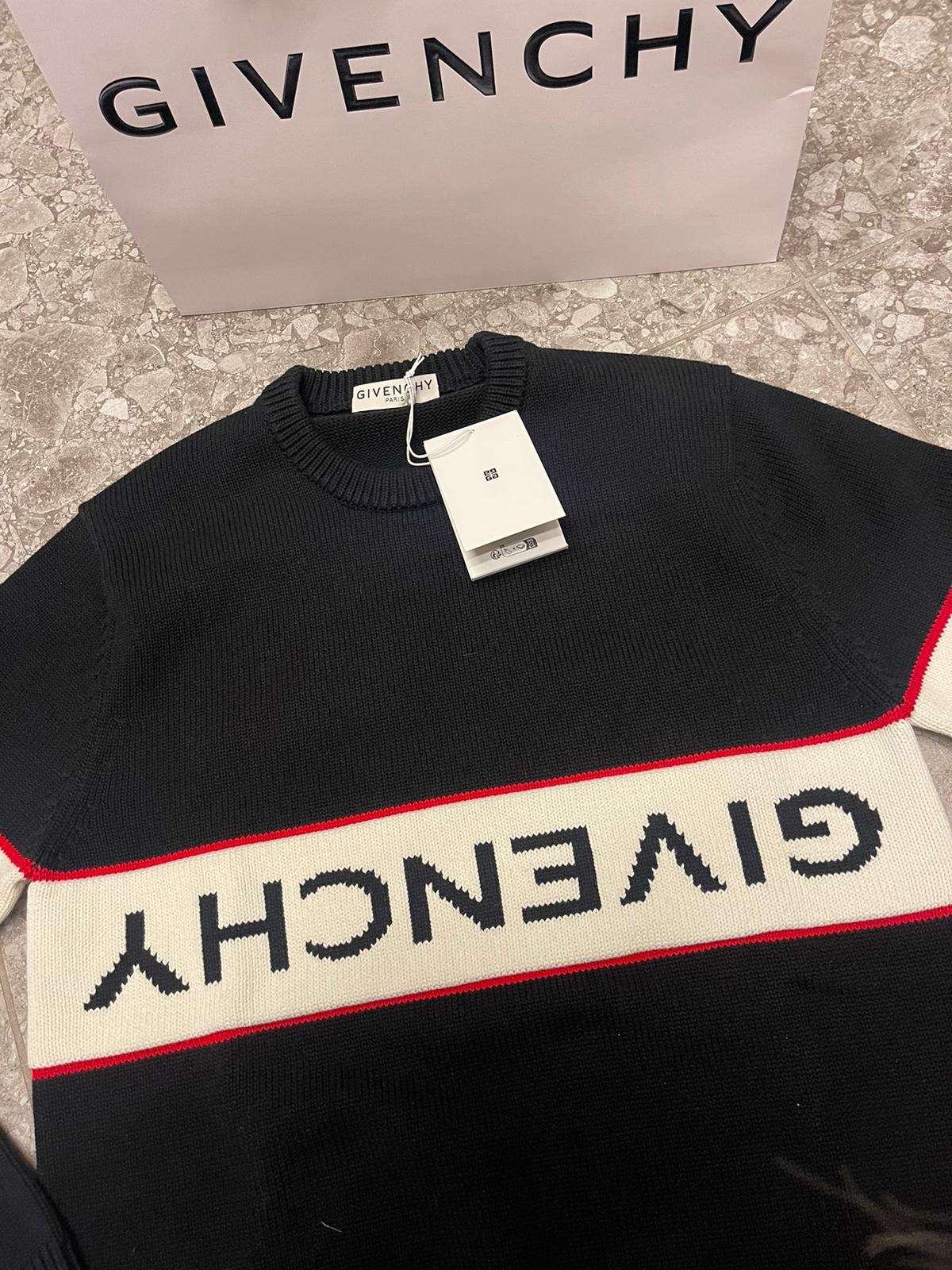 Givenchy sveter