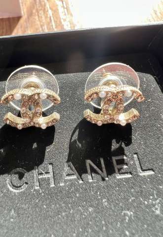 https://www.vipluxury.sk/Chanel náušnice