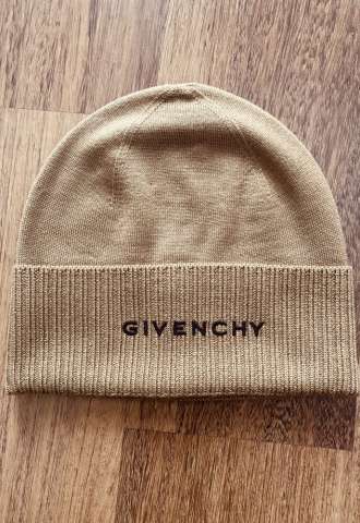 https://www.vipluxury.sk/Vlnená čiapka Givenchy