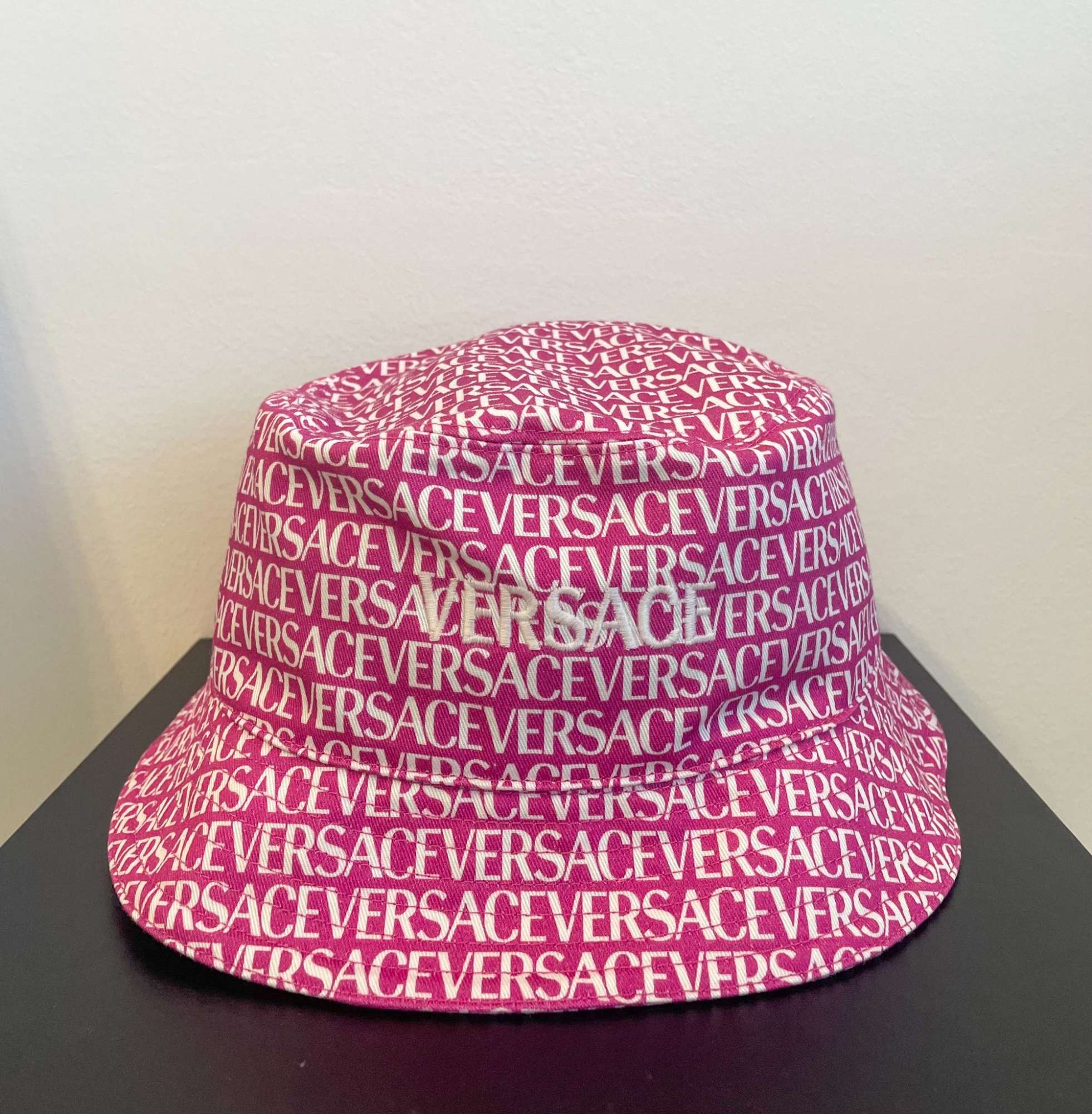 Versace klobúčik