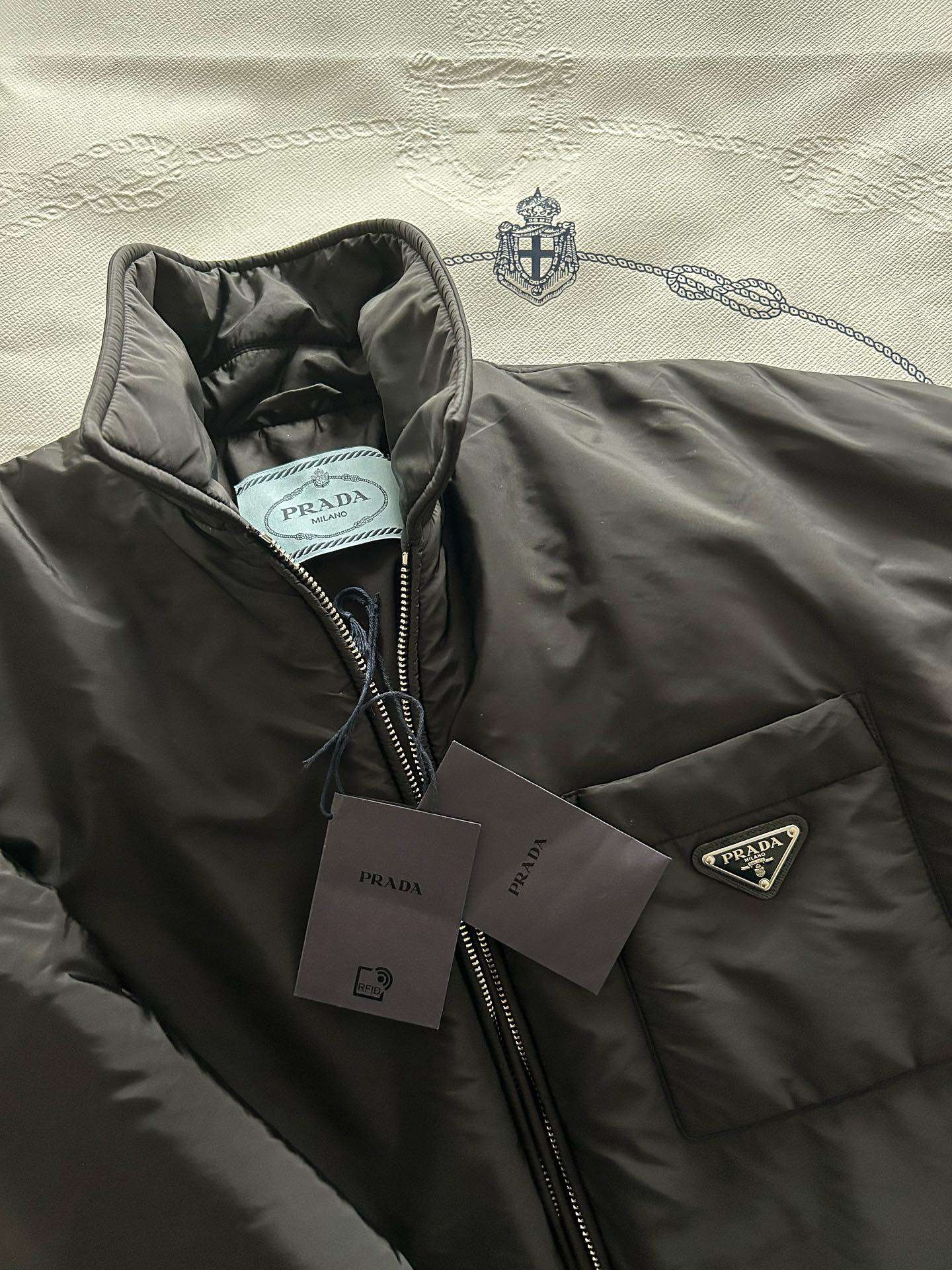 Nylonová bunda Prada