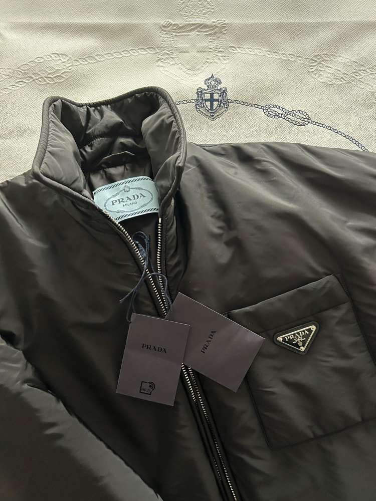 Nylonová bunda Prada