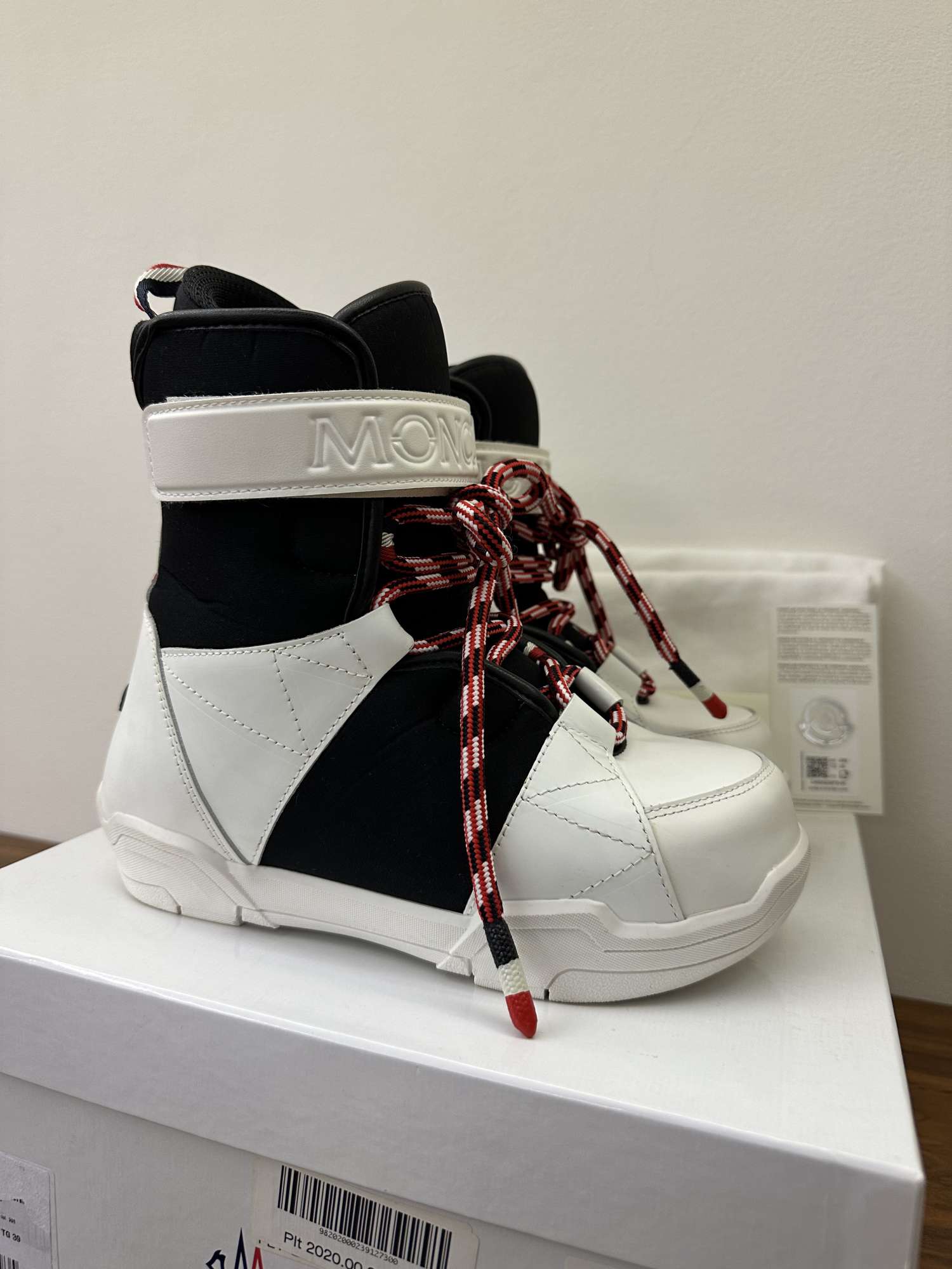Moncler topánky / snehule