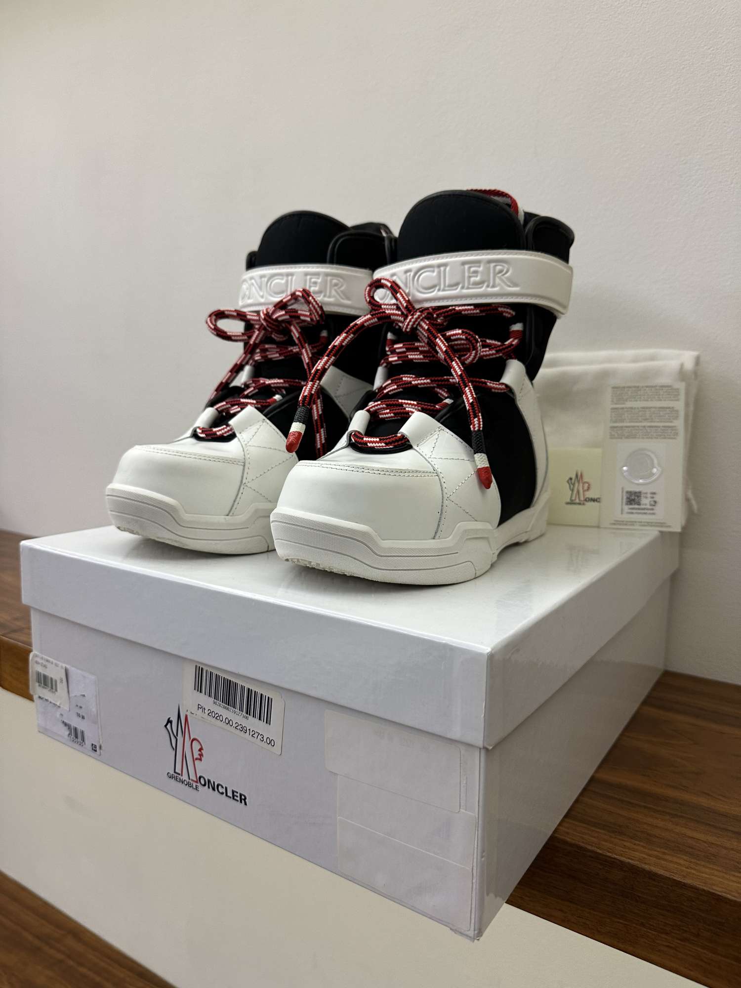 Moncler topánky / snehule
