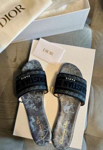 https://www.vipluxury.sk/Dior šlapky