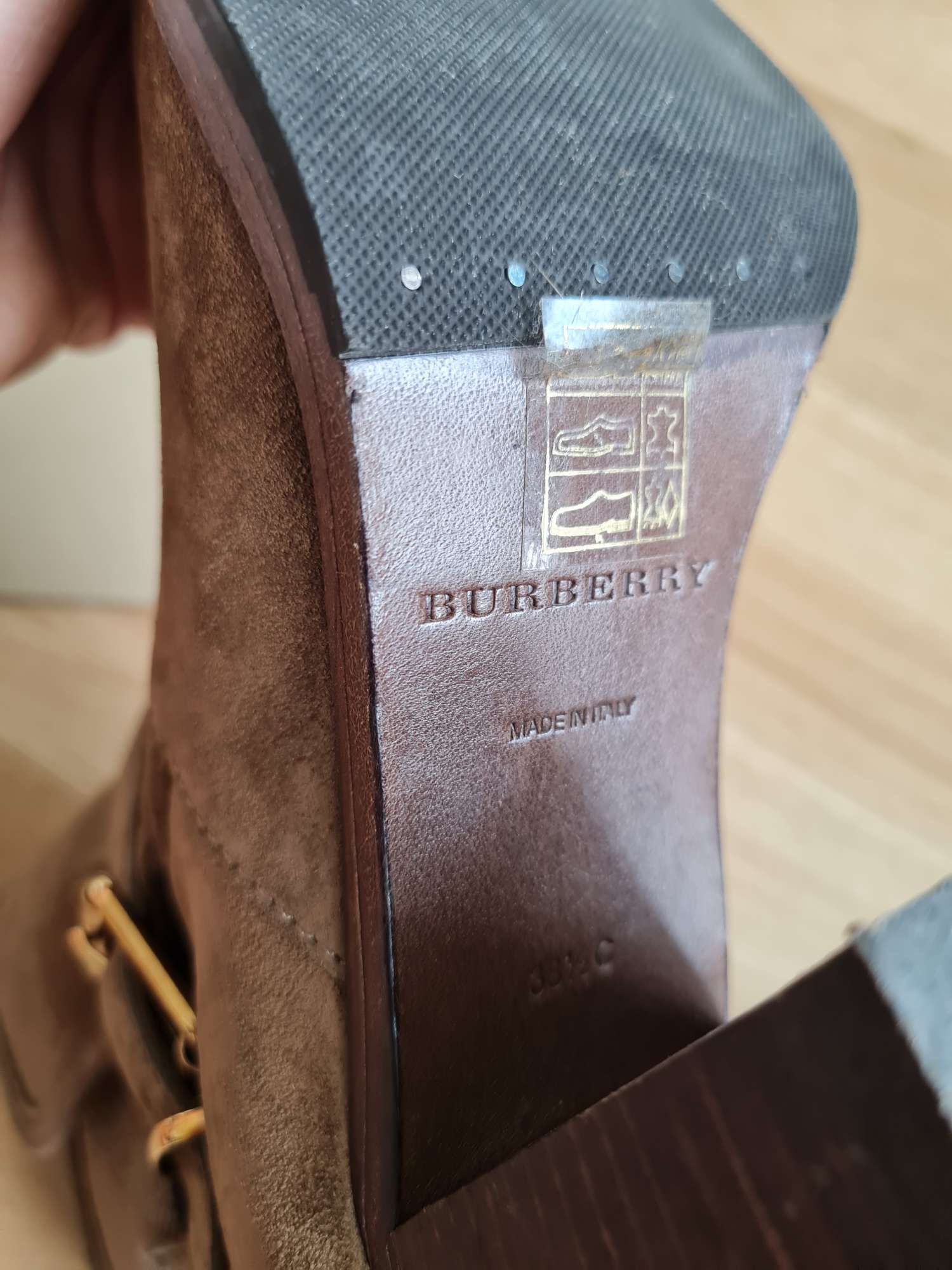 Burberry Larina nadkotníkové celokožené boty 38
