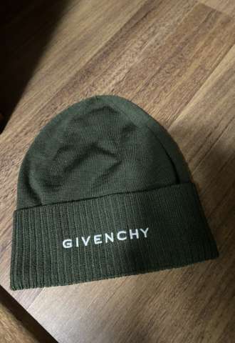 https://www.vipluxury.sk/Givenchy vlnená čiapka