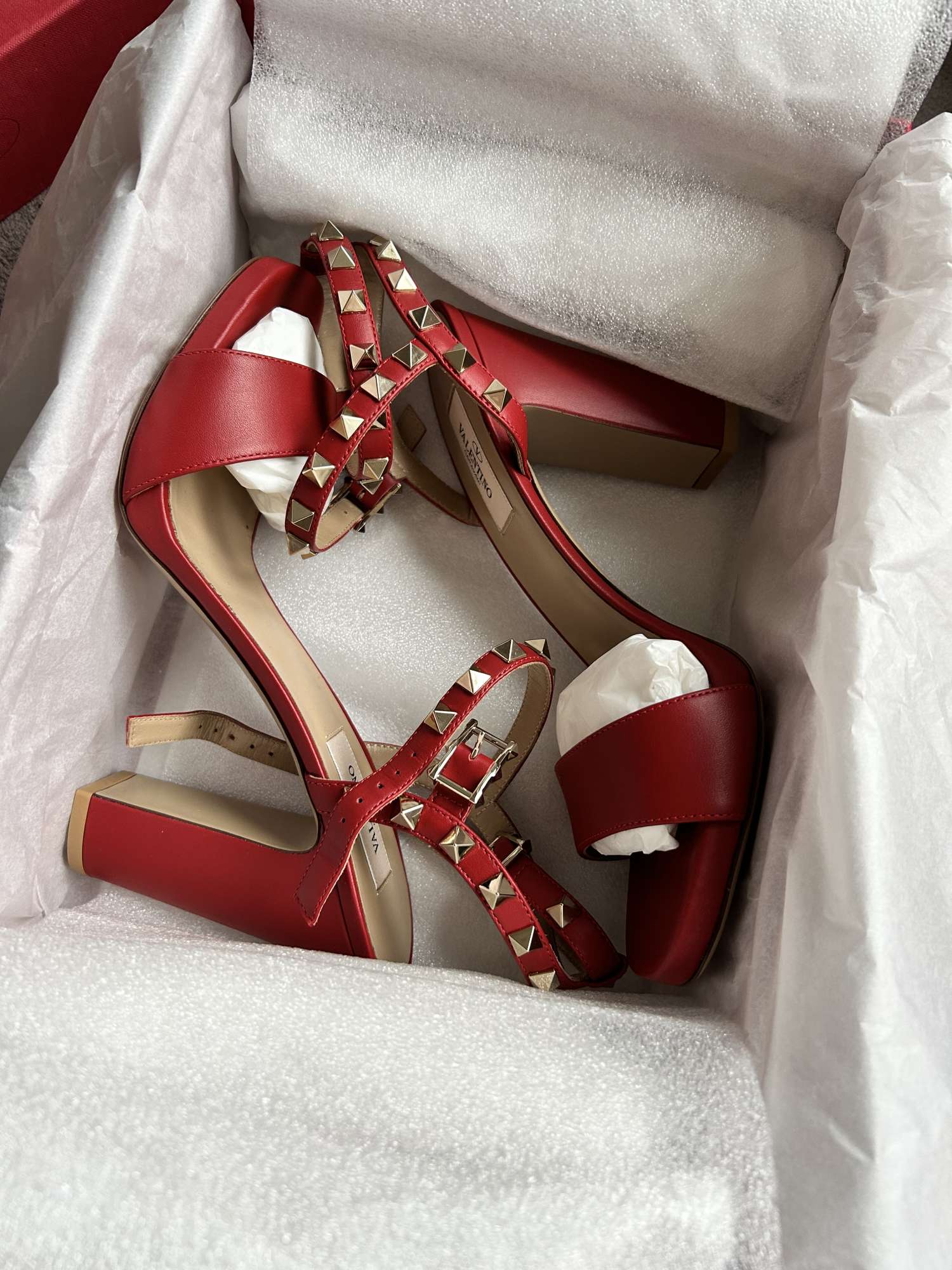 Valentino sandále na opätku