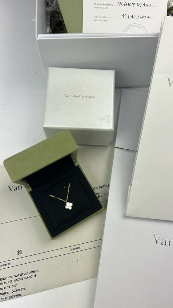 Van Cleef & Arpels Alhambra nahrdelnik mother of pearl