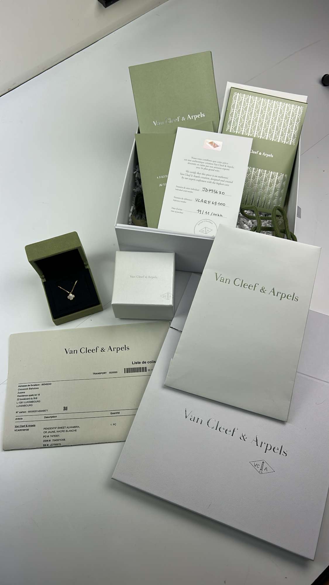 Van Cleef & Arpels Alhambra nahrdelnik mother of pearl