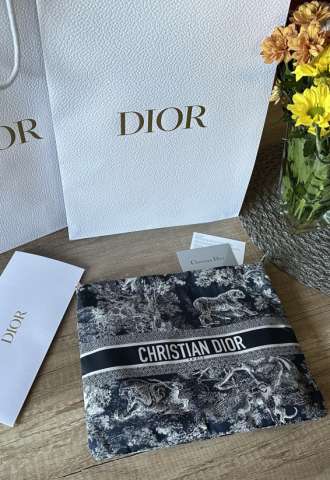 https://www.vipluxury.sk/Dior travel Pouch Canvas