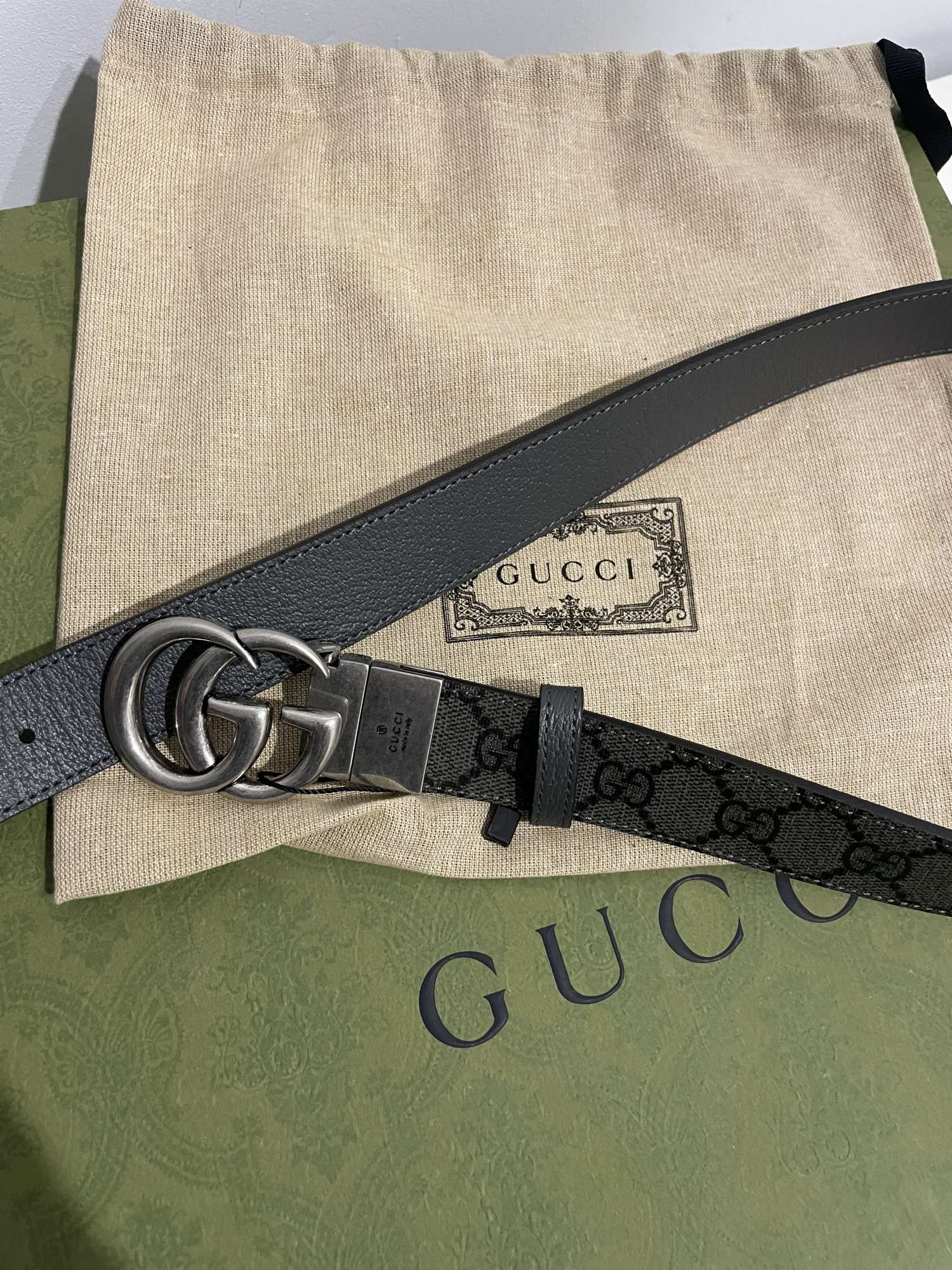 Gucci obojstranný opasok