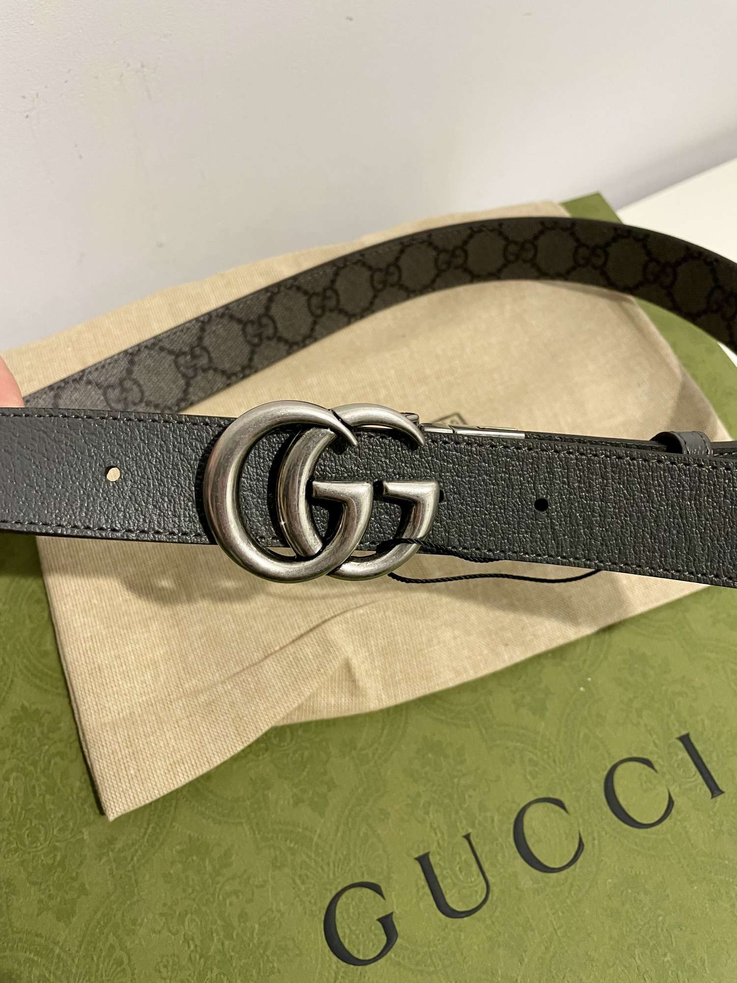 Gucci obojstranný opasok