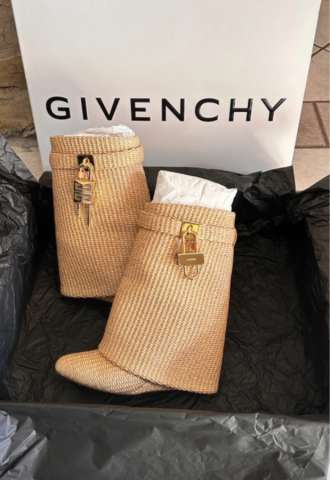 https://www.vipluxury.sk/Givenchy Shark Boots