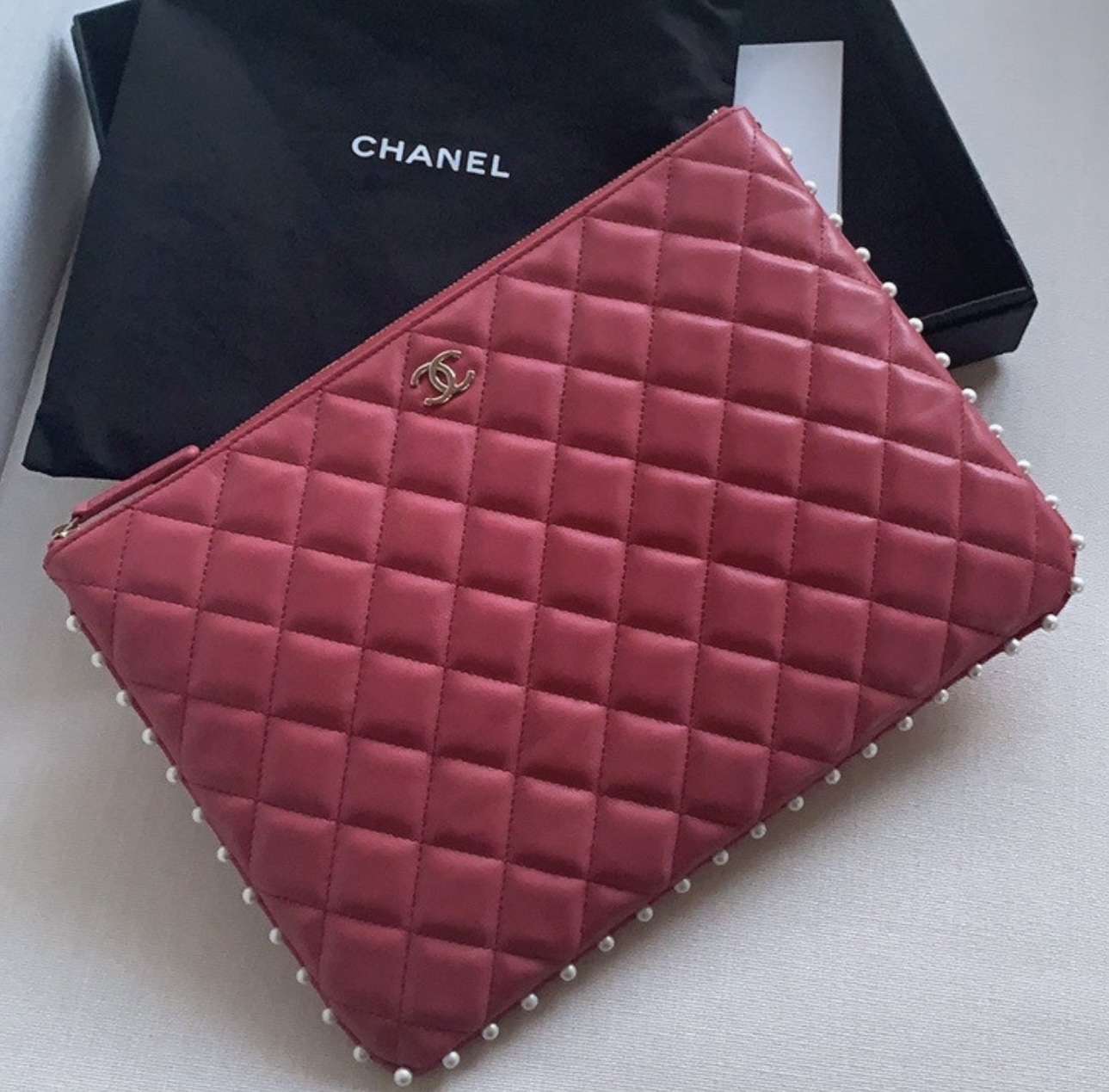 Chanel krasny clutch