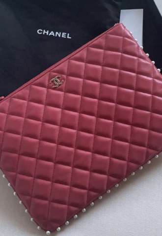 https://www.vipluxury.sk/Chanel krasny clutch