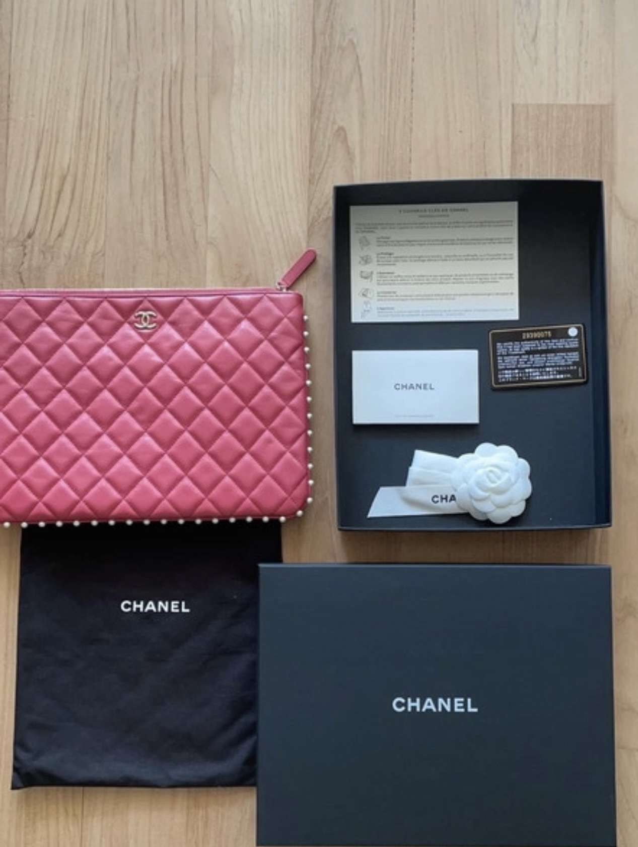 Chanel krasny clutch