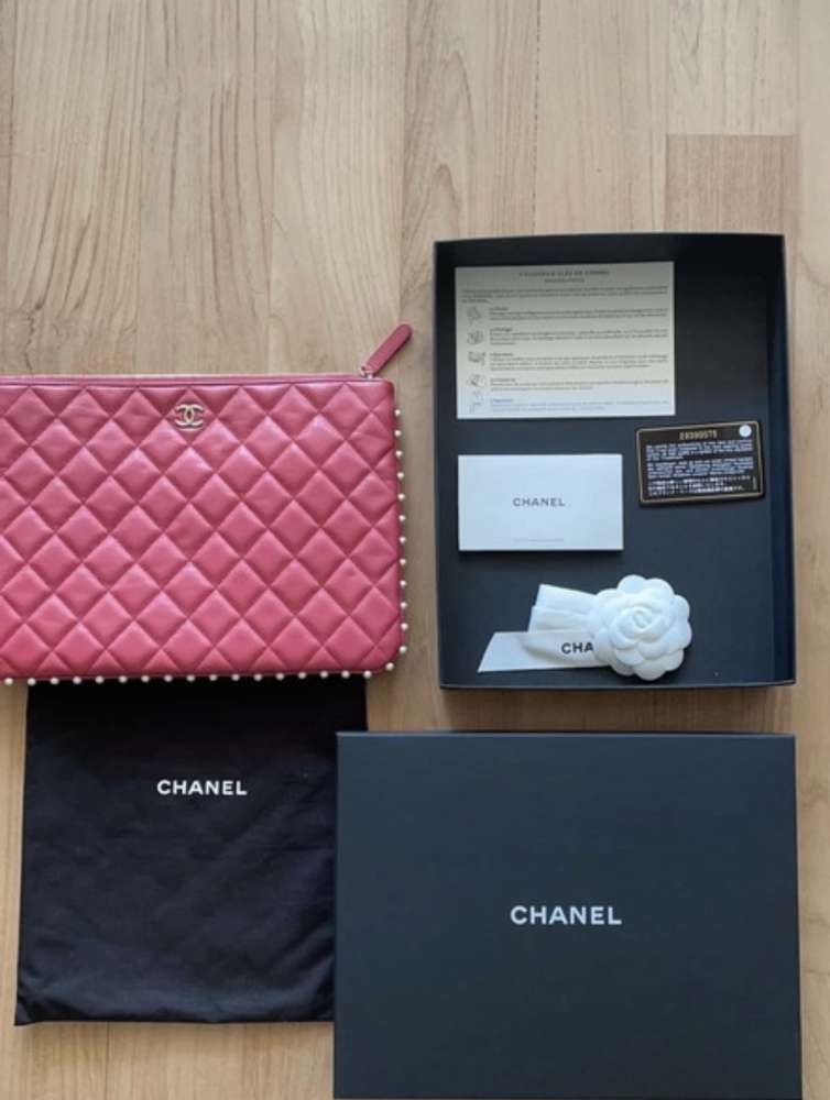 Chanel krasny clutch