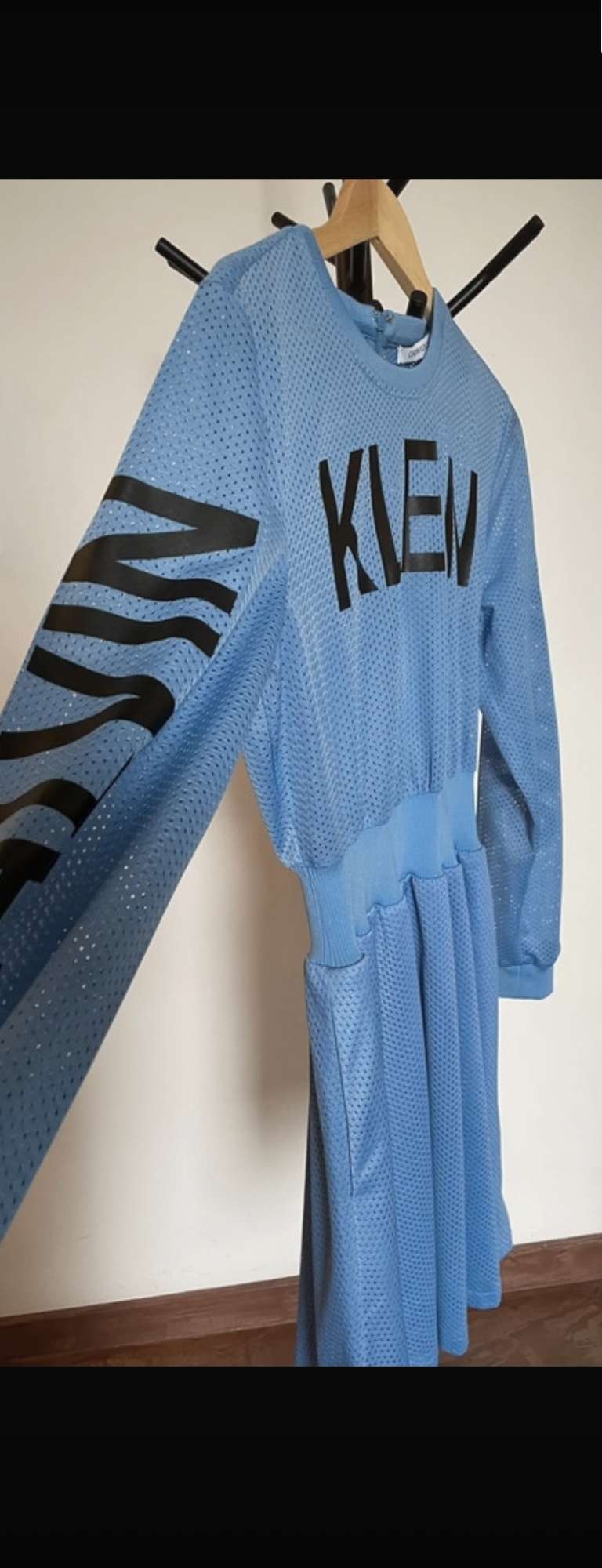 Calvin Klein krásne šaty