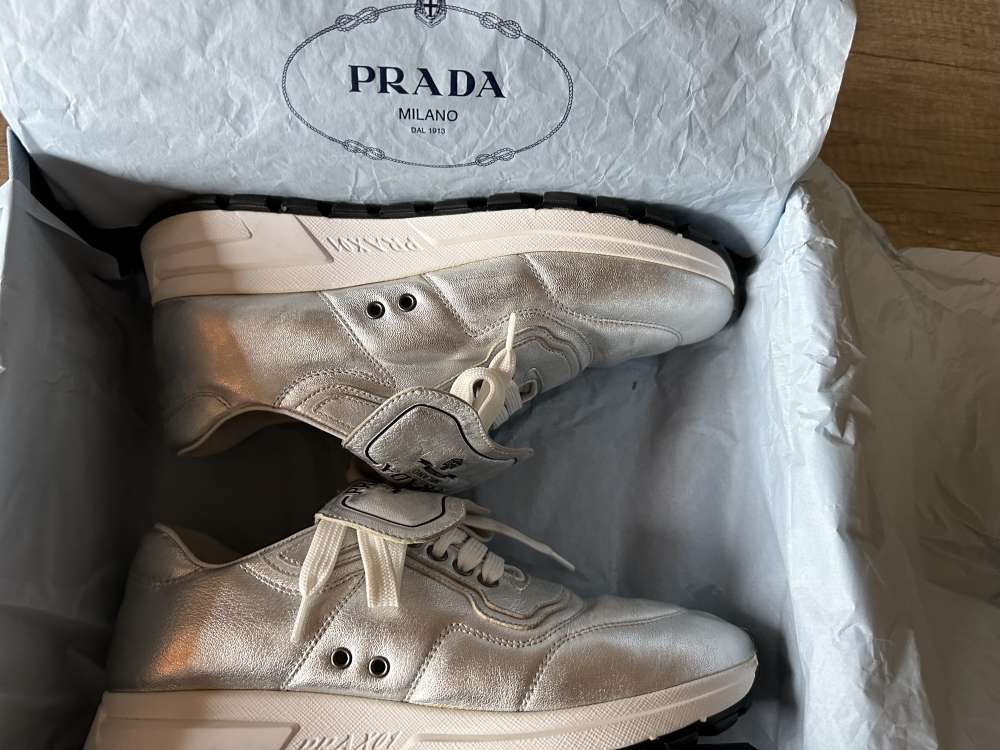 Prada stříbrné tenisky