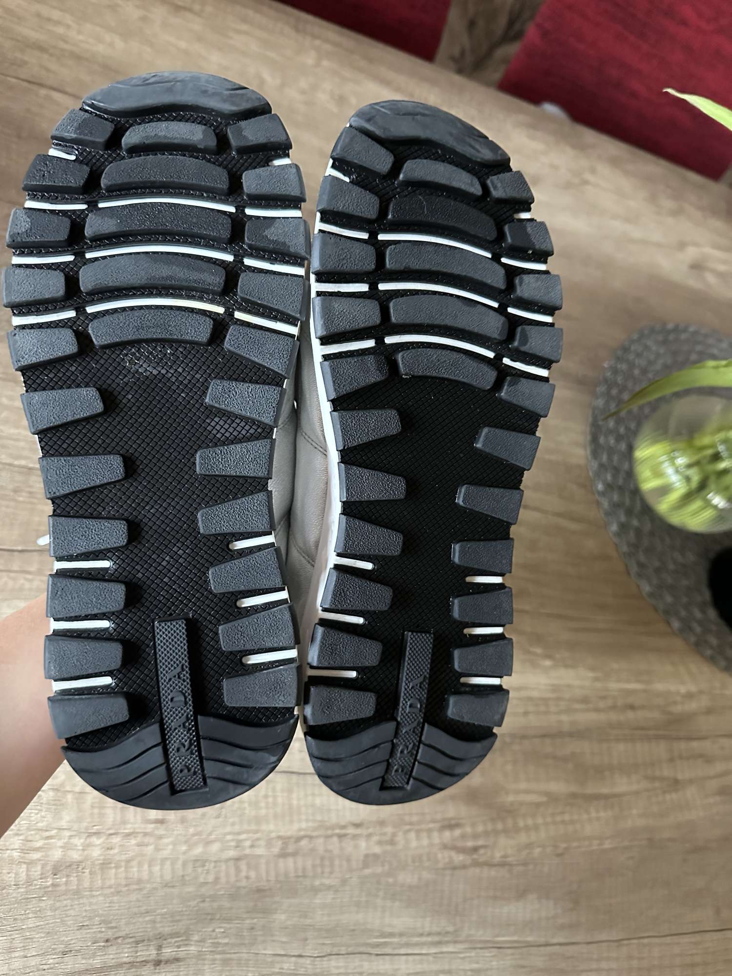 Prada stříbrné tenisky