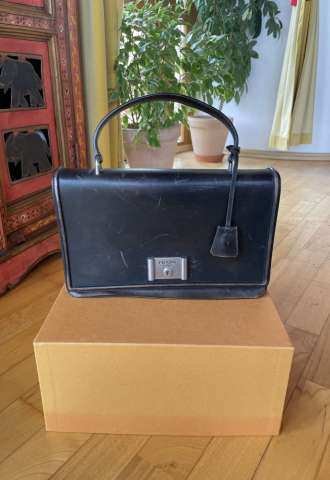 https://www.vipluxury.sk/Prada Vitello Vintage Handbag