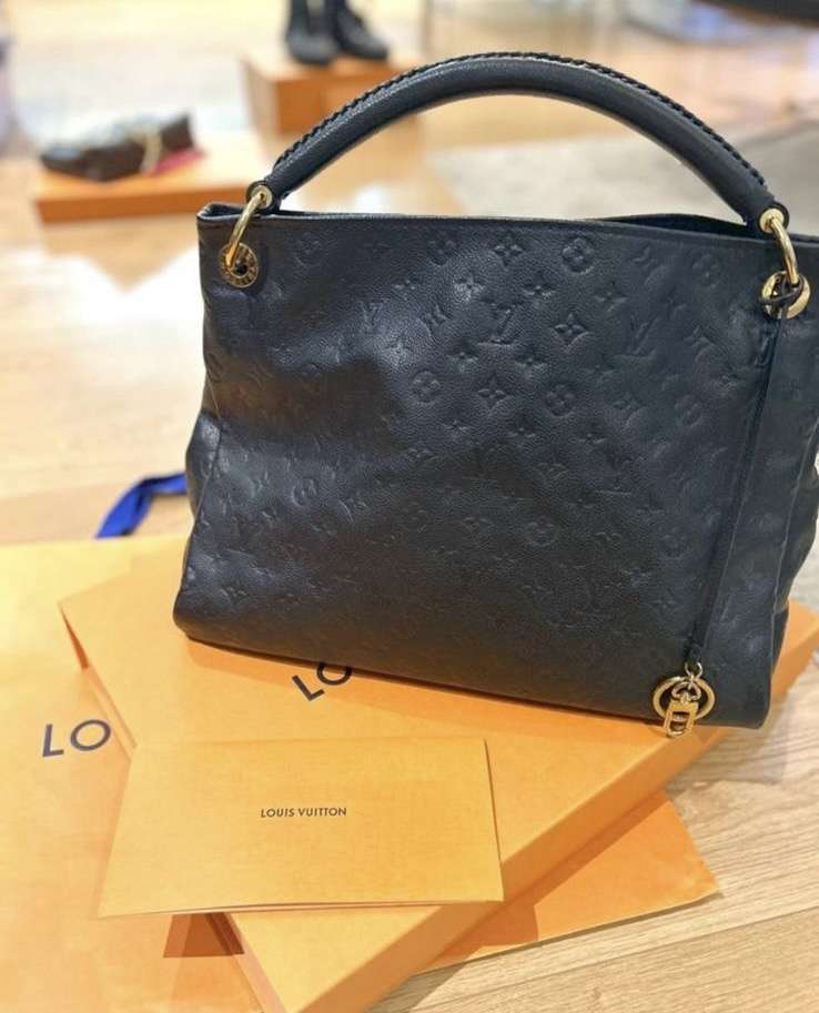 Louis Vuitton Artsy MM
