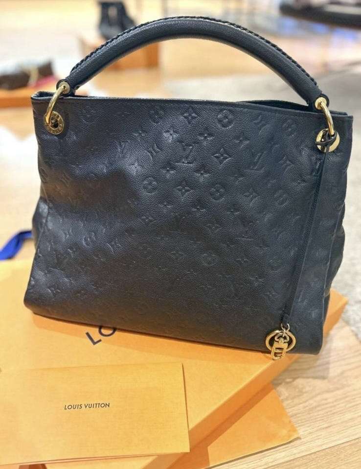 Louis Vuitton Artsy MM