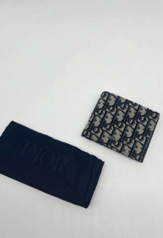 https://www.vipluxury.sk/Dior peňaženka