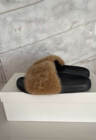 https://www.vipluxury.sk/Givenchy šlapky
