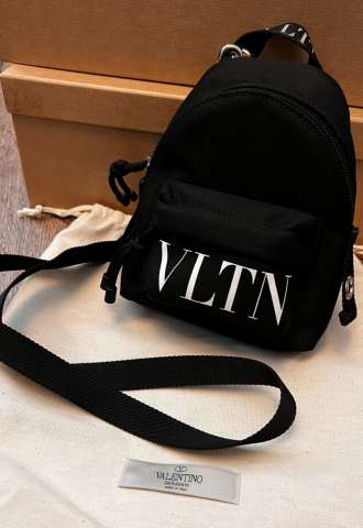 https://www.vipluxury.sk/Valentino mini backpack