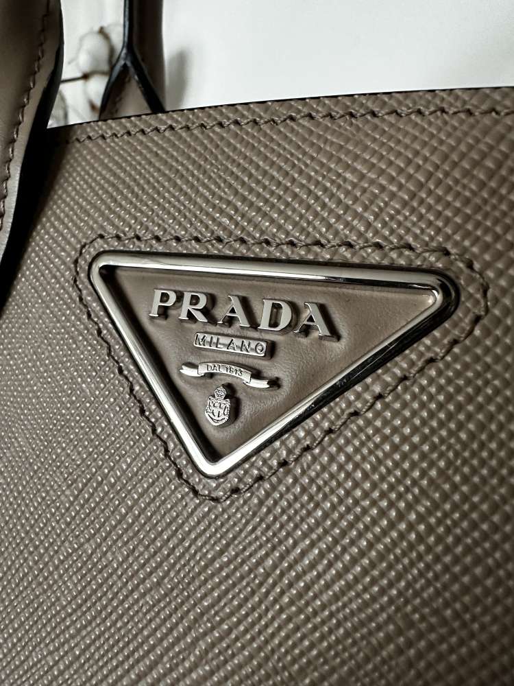 Prada Kristen kabelka
