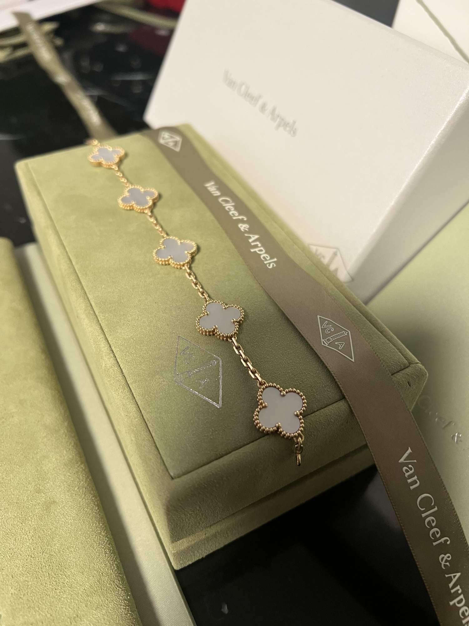 Van Cleef & Arpels Vintage Alhambra náramok mother of pearl