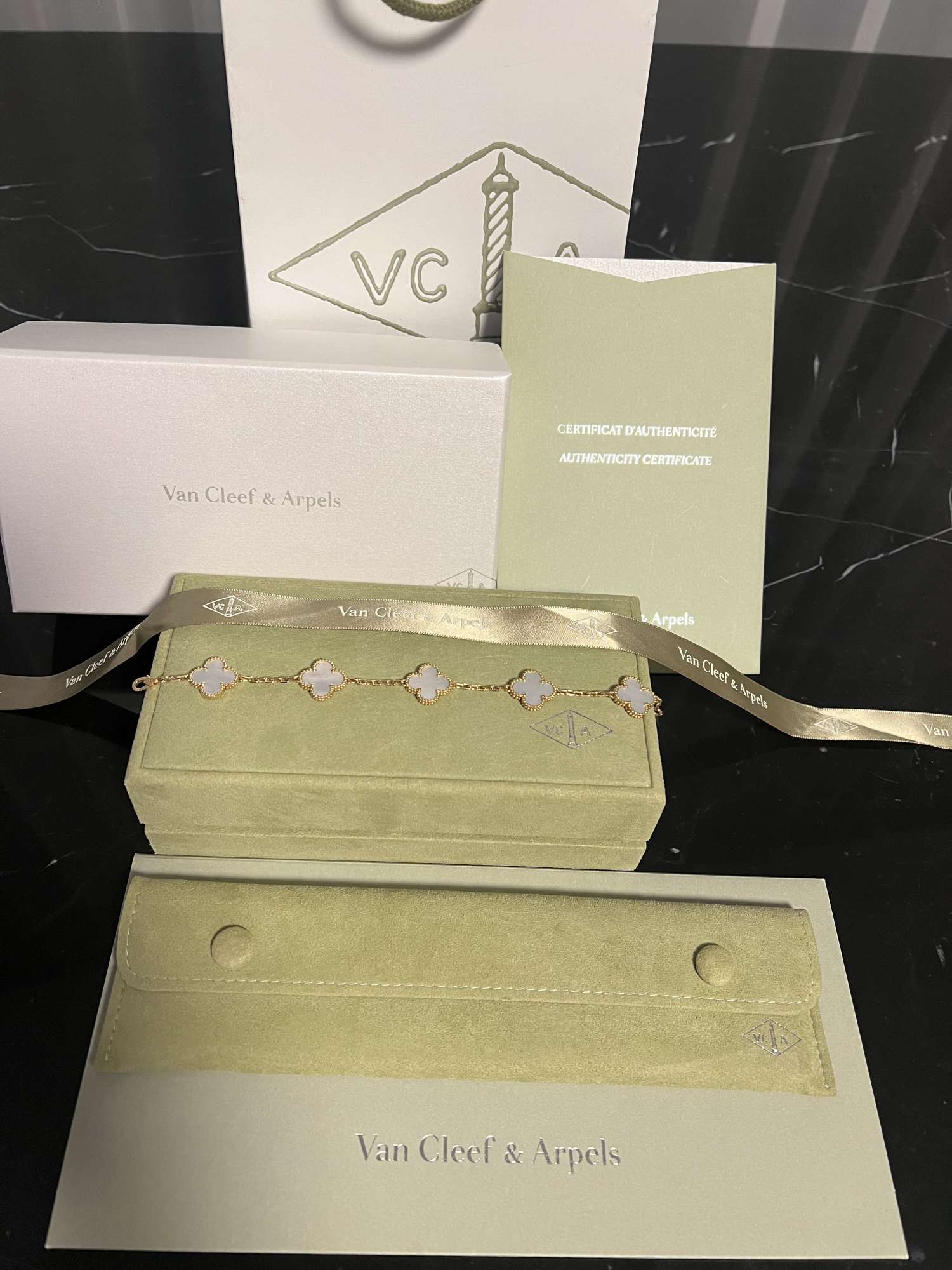 Van Cleef & Arpels Vintage Alhambra náramok mother of pearl