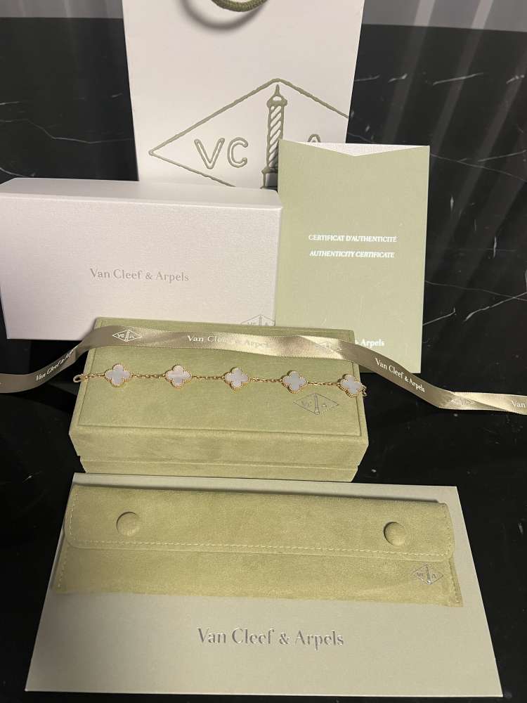 Van Cleef & Arpels Vintage Alhambra náramok mother of pearl