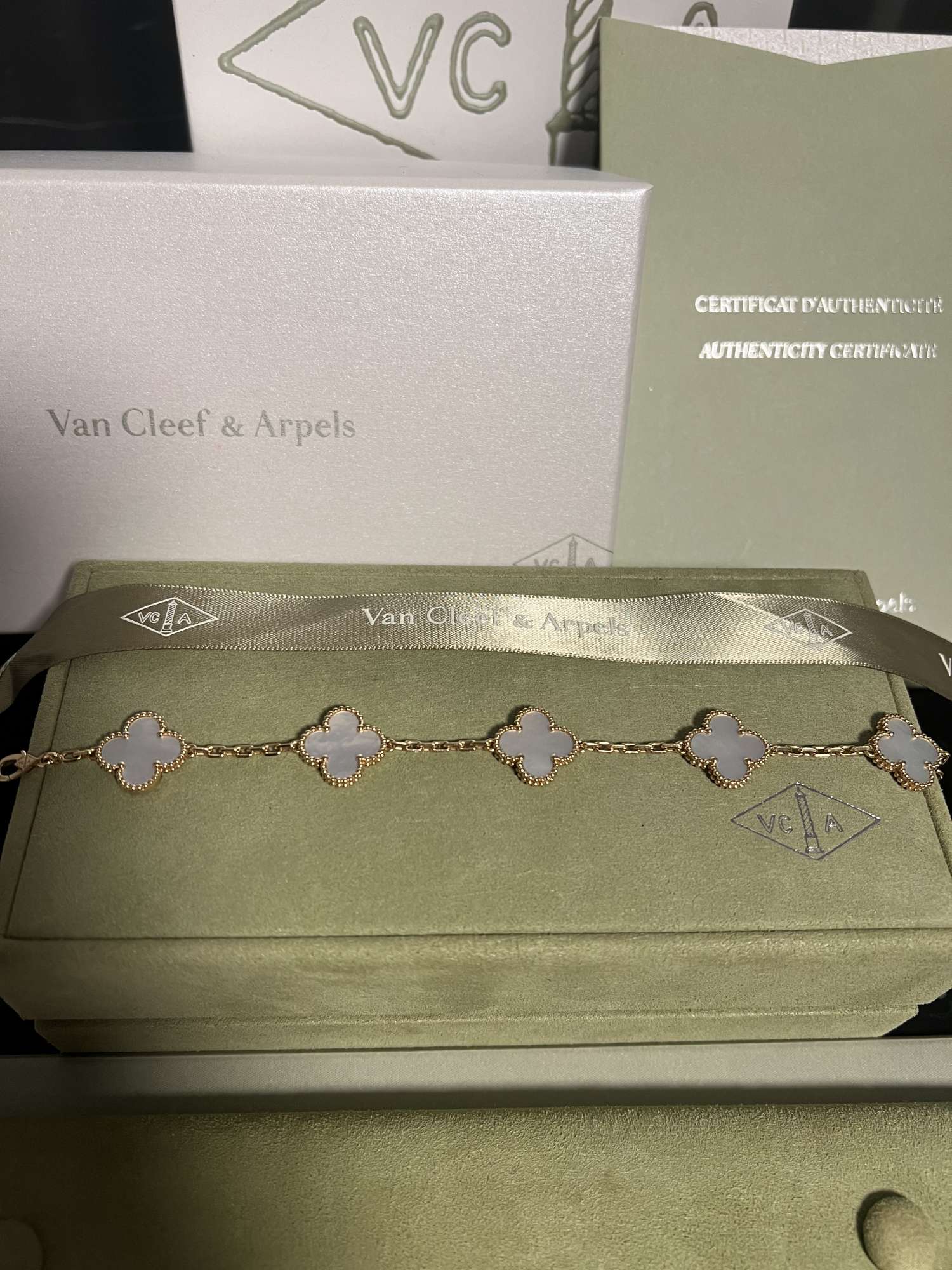 Van Cleef & Arpels Vintage Alhambra náramok mother of pearl