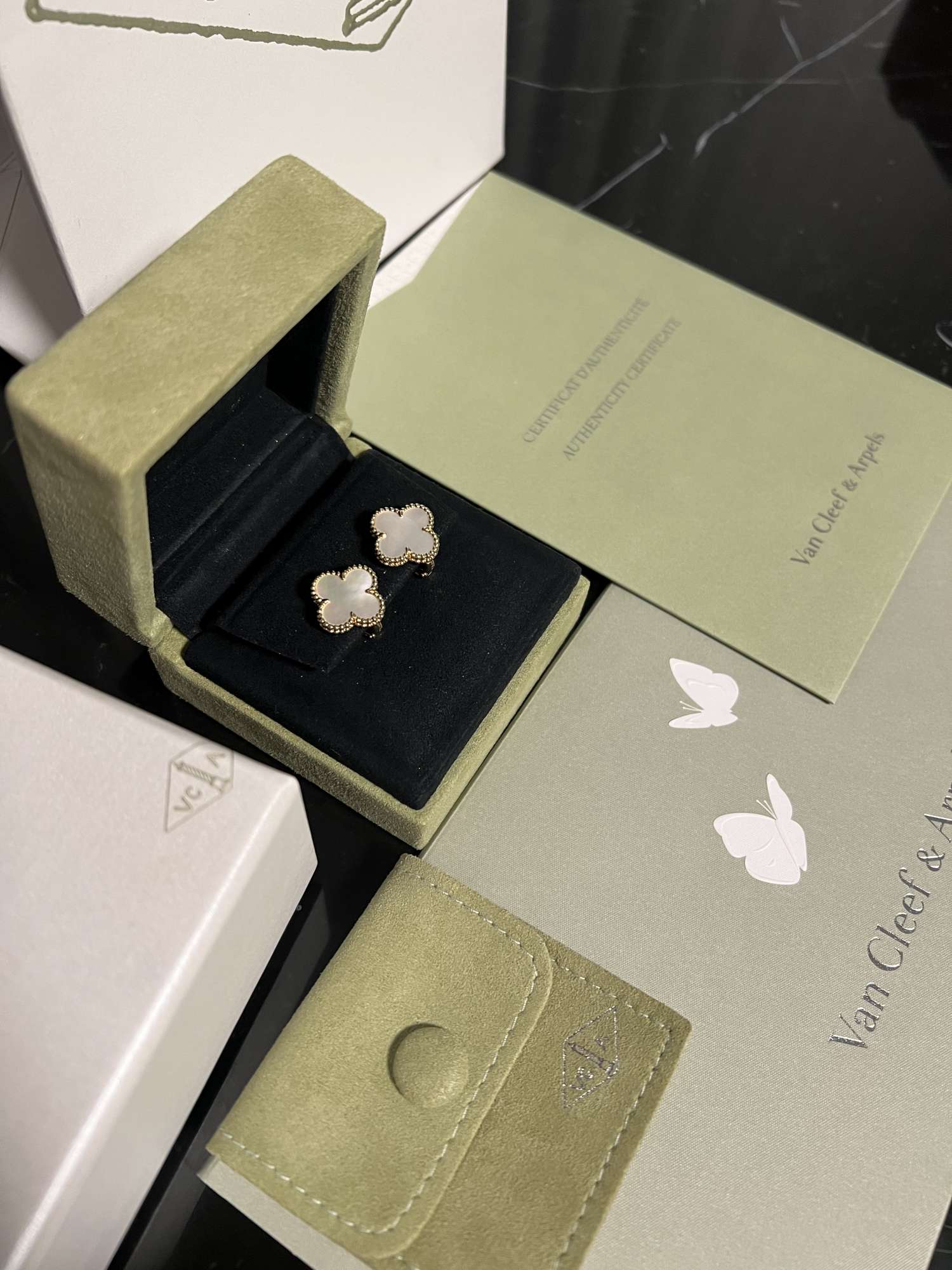 Van Cleef & Arpels Vintage Alhambra náušnice 18 kt žlté zlato