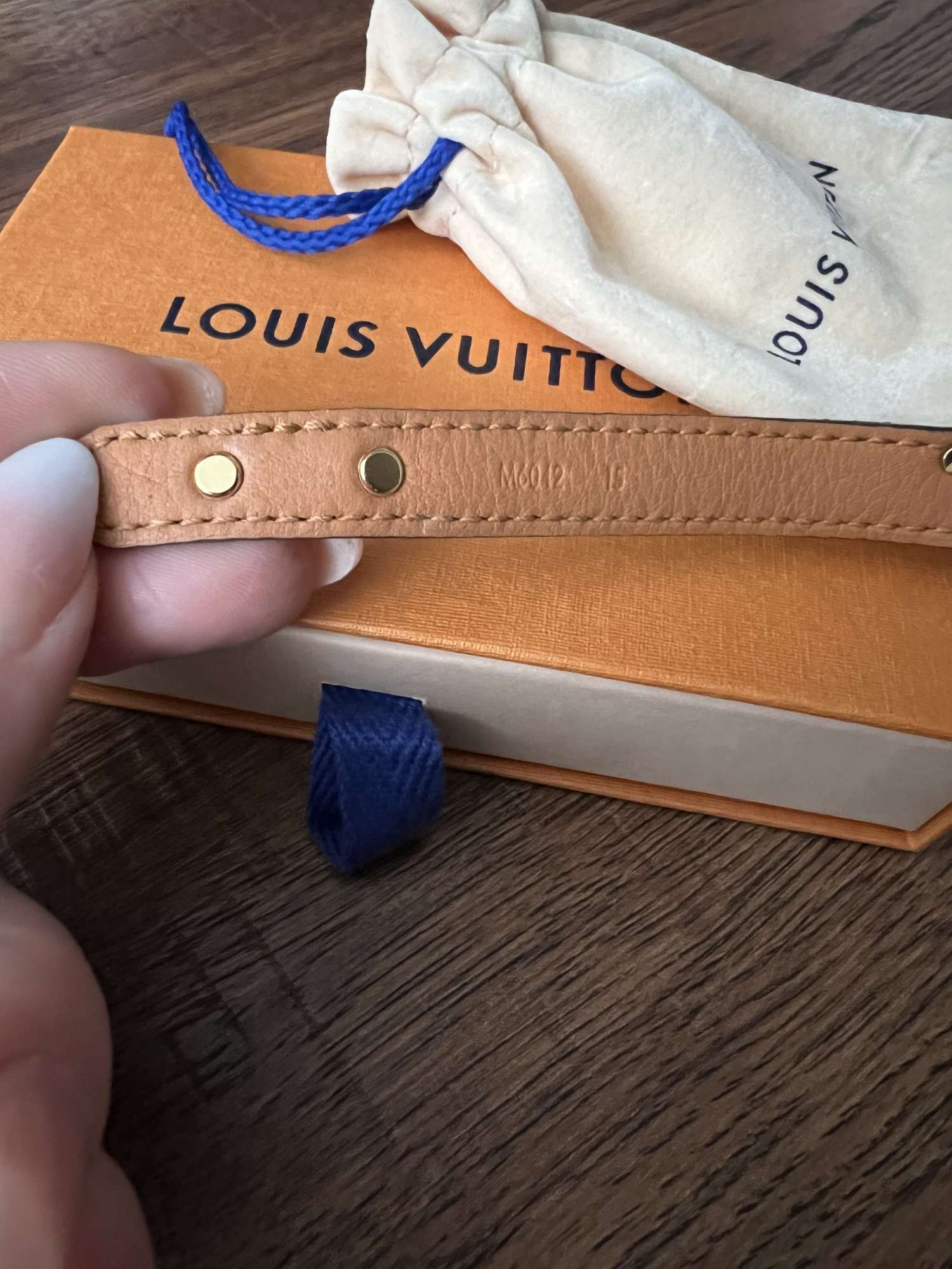 Louis Vuitton Essential V leather bracelet