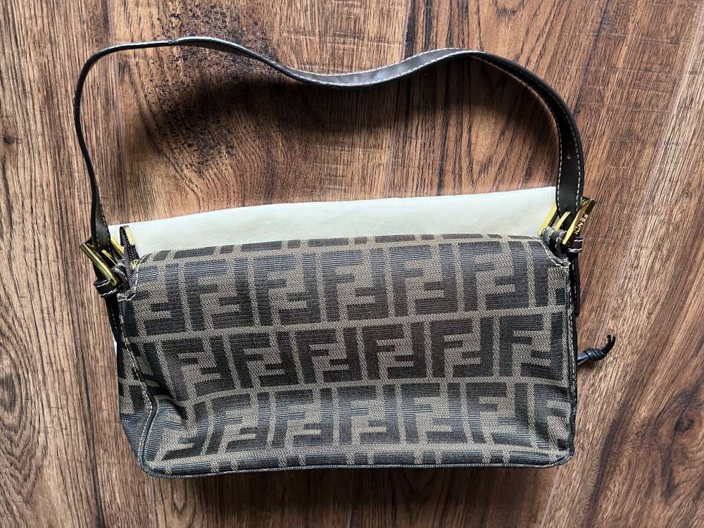 Kabelka Fendi Baguette