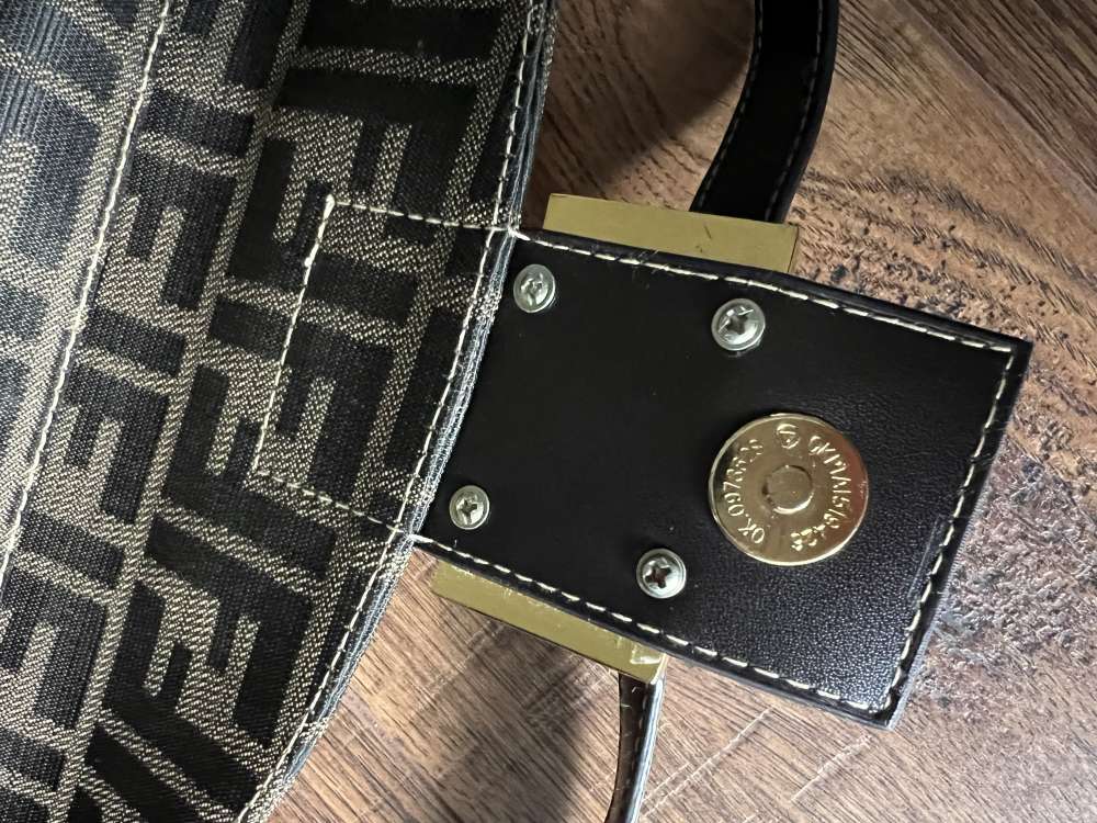 Kabelka Fendi Baguette