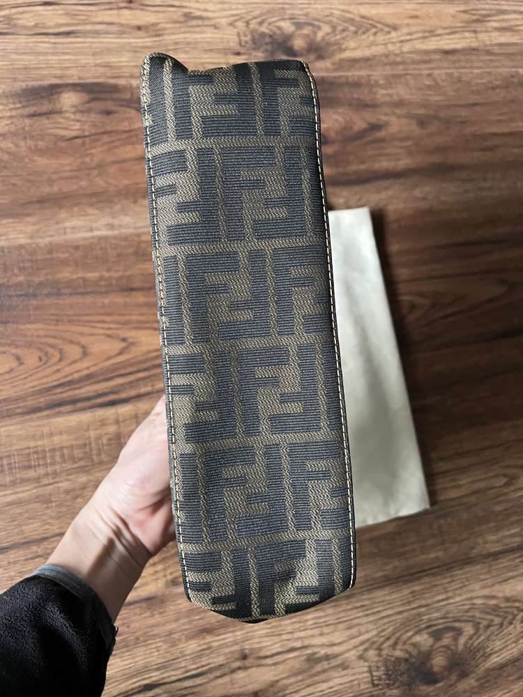 Kabelka Fendi Baguette