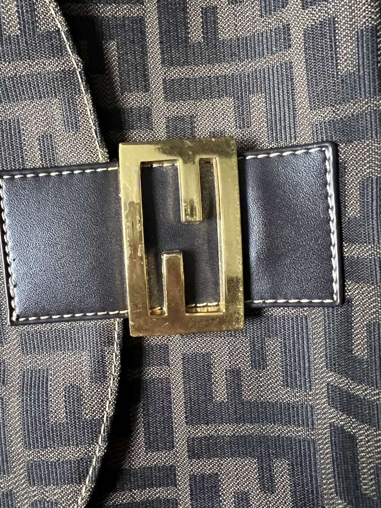 Kabelka Fendi Baguette