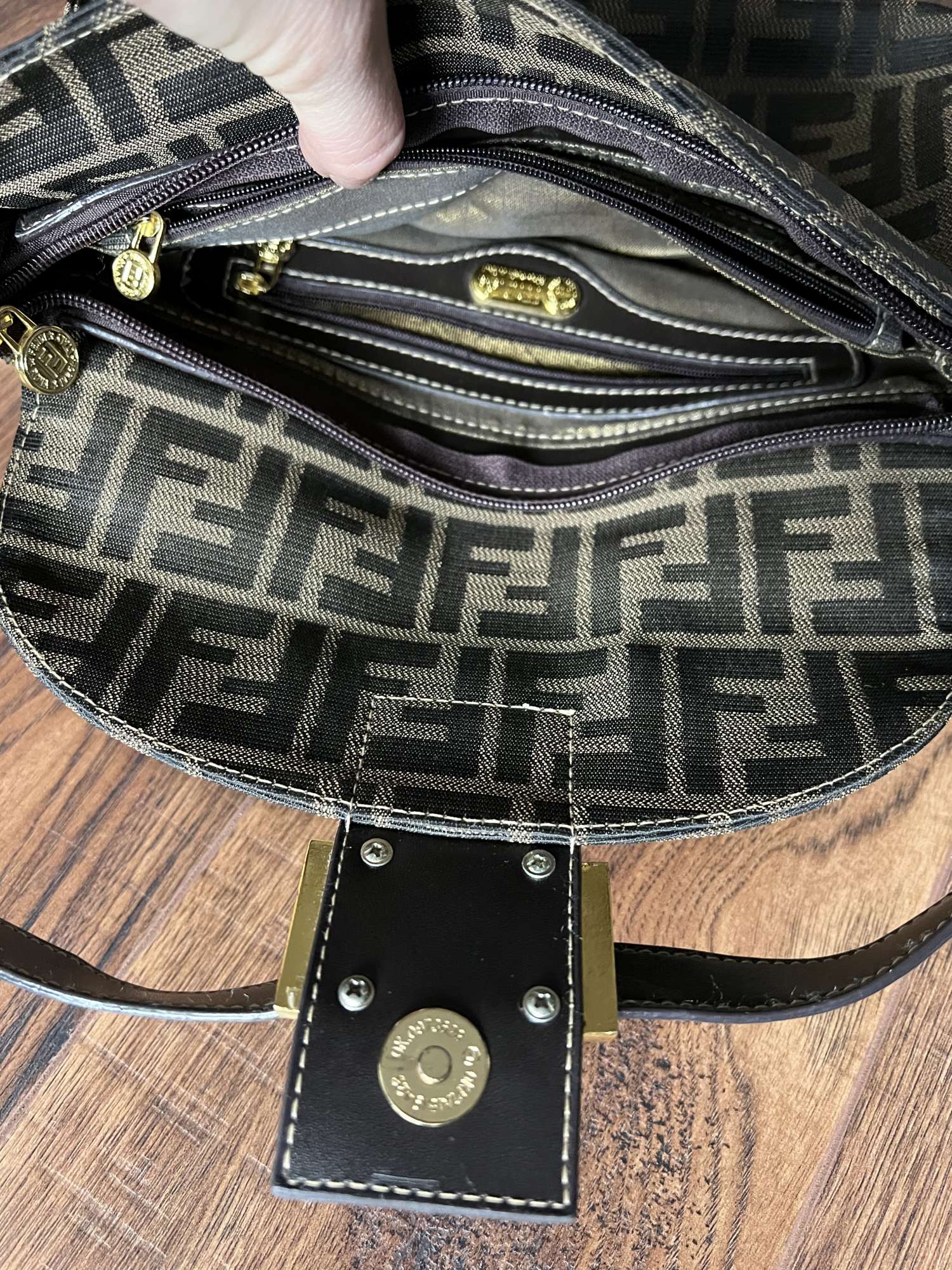 Kabelka Fendi Baguette
