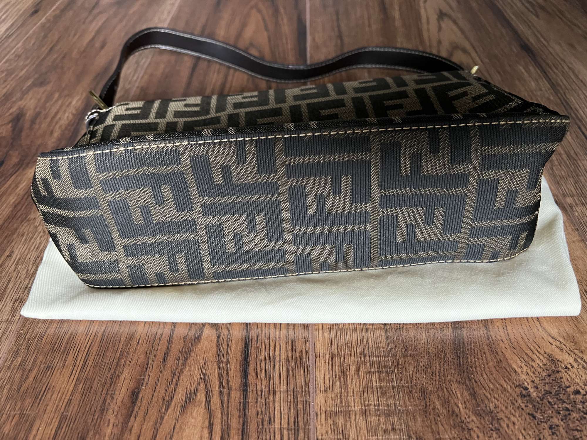 Kabelka Fendi Baguette