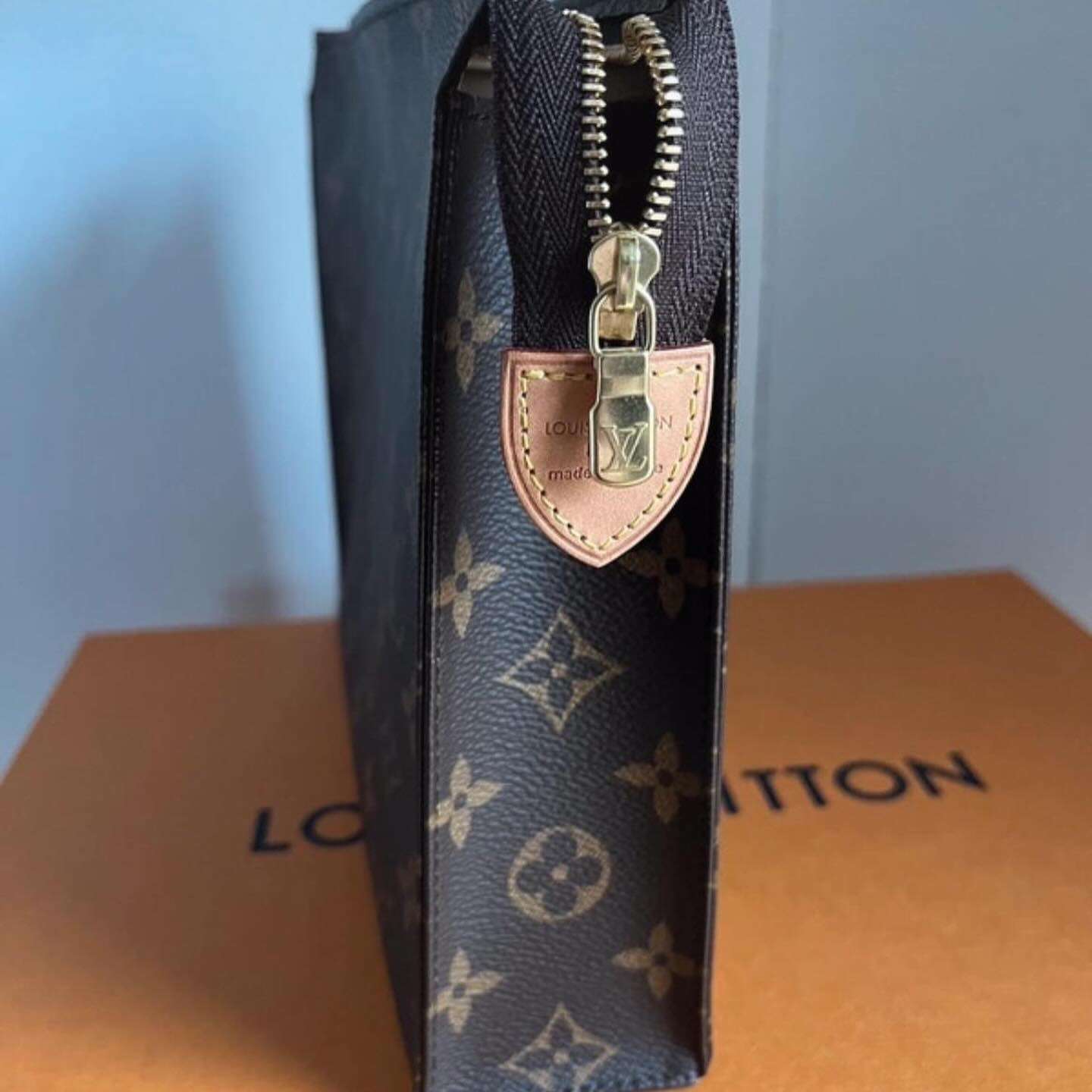 Louis Vuitton Toiletka 26